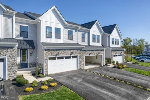 1118 Whipple Way Rd, Ambler, PA MLS: PAMC2138792