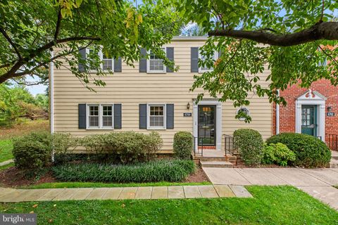 Photo of 6700 Kenwood Forest Lane #52, CHEVY CHASE, MD 20815 (MLS # MDMC2199522) Photo of 6700 Kenwood Forest Lane #52, CHEVY CHASE, MD 20815 (MLS # MDMC2199522)