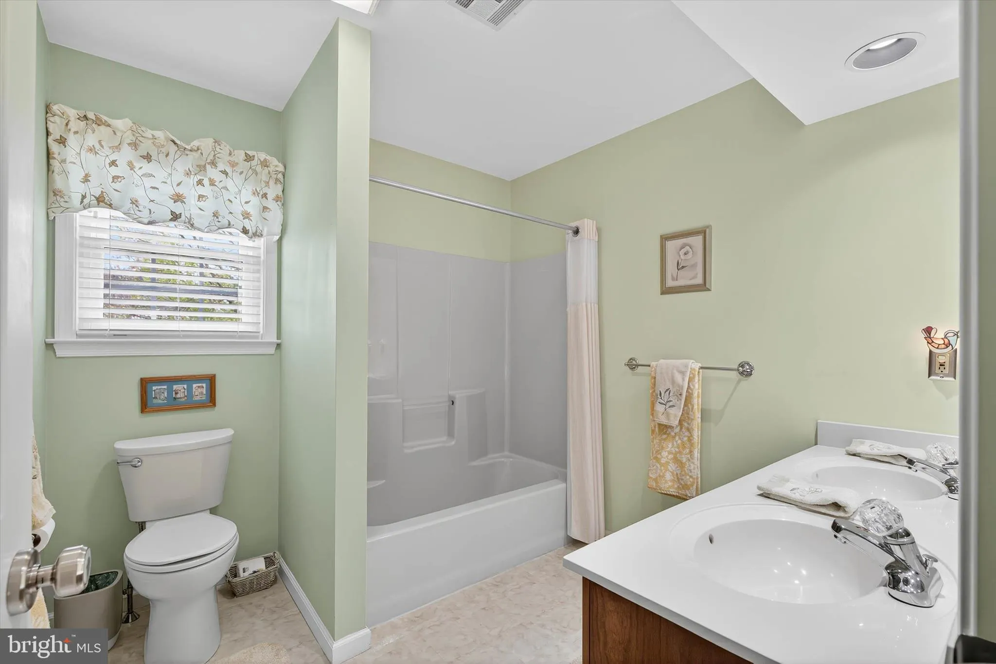 Lancaster, Pennsylvania 17601, United States, 4 Bedrooms Bedrooms, ,3 BathroomsBathrooms,Residential,Coming Soon,239637