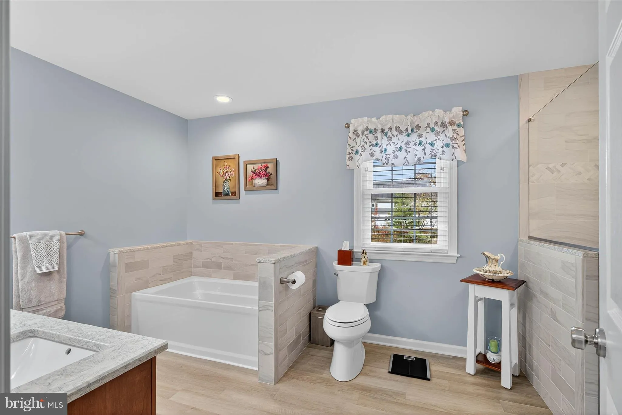 Lancaster, Pennsylvania 17601, United States, 4 Bedrooms Bedrooms, ,3 BathroomsBathrooms,Residential,Coming Soon,239637