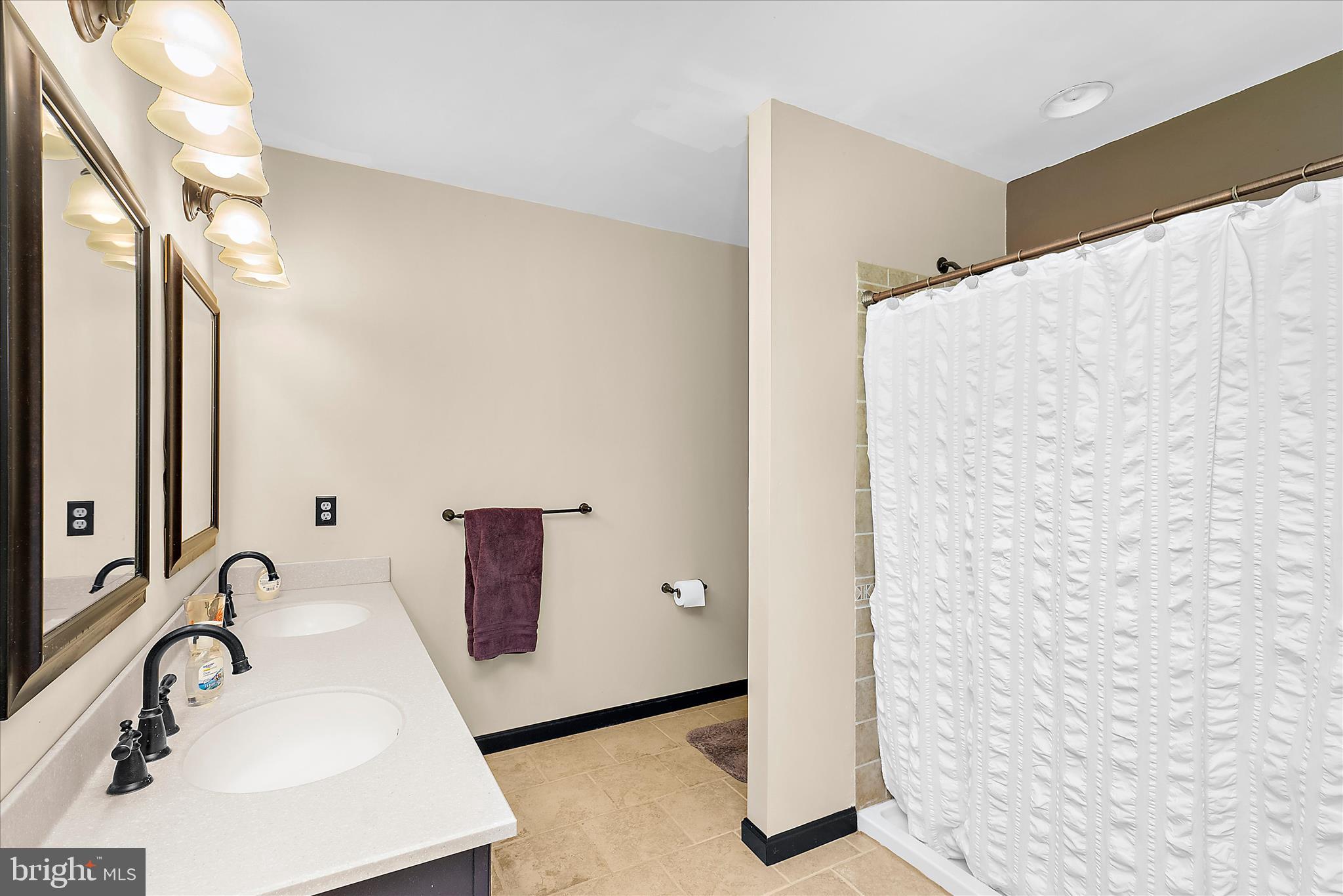 OAKS OF SEVERNA PARK - Residential