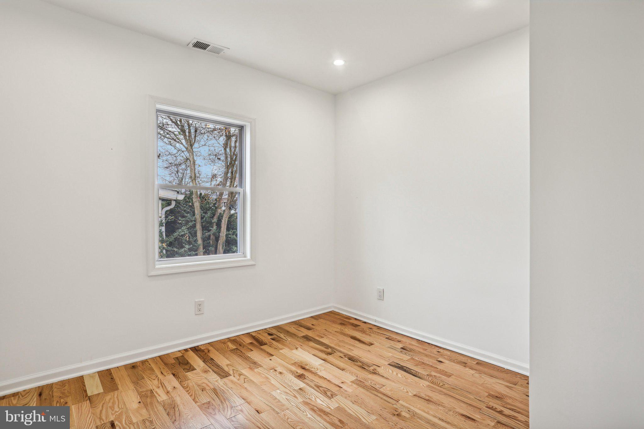 COLMAR MANOR - Residential