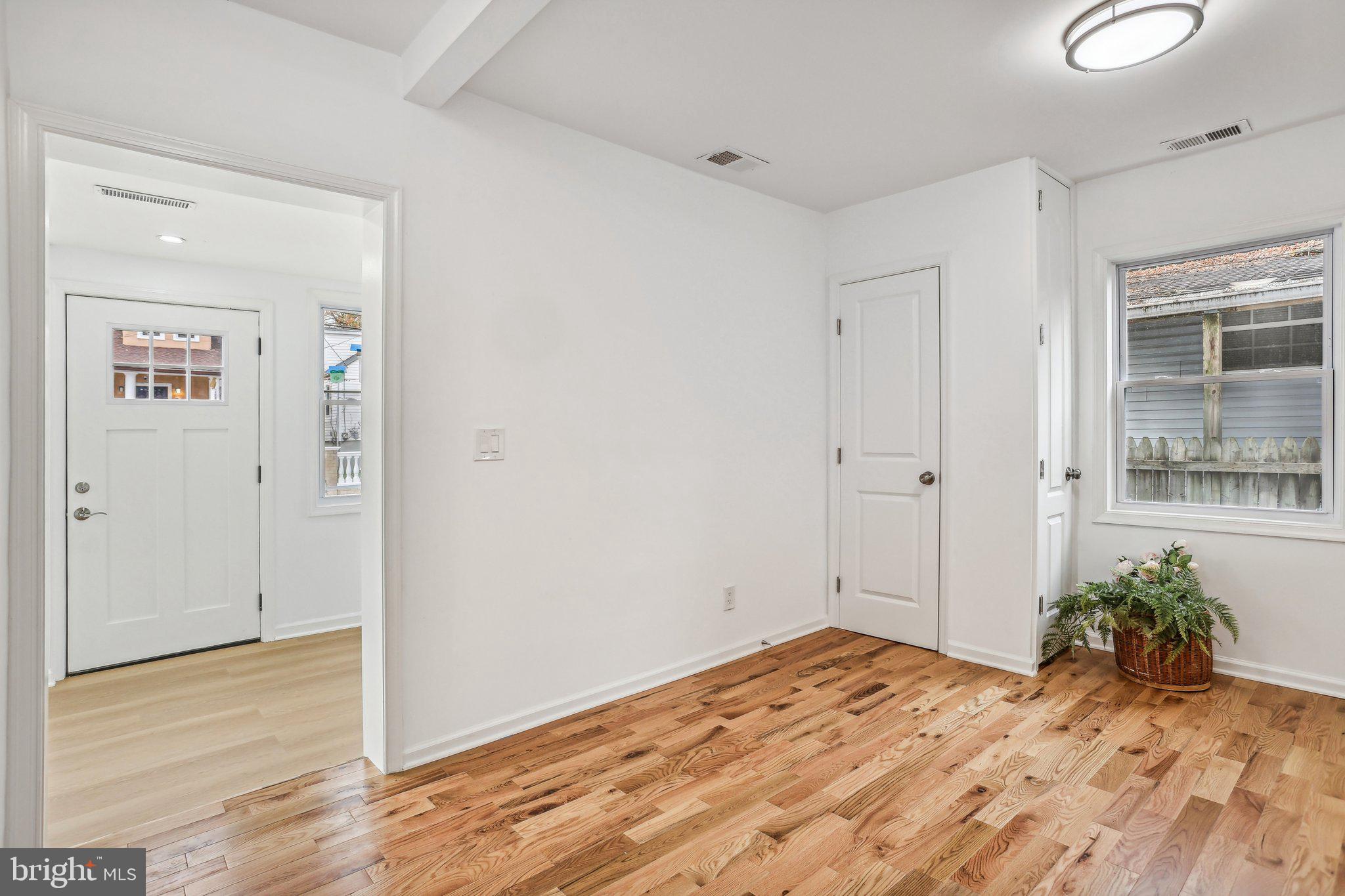 COLMAR MANOR - Residential