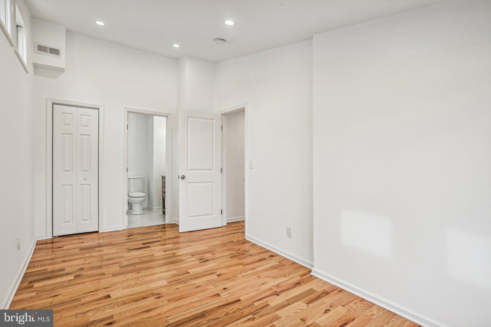 COLMAR MANOR - Residential