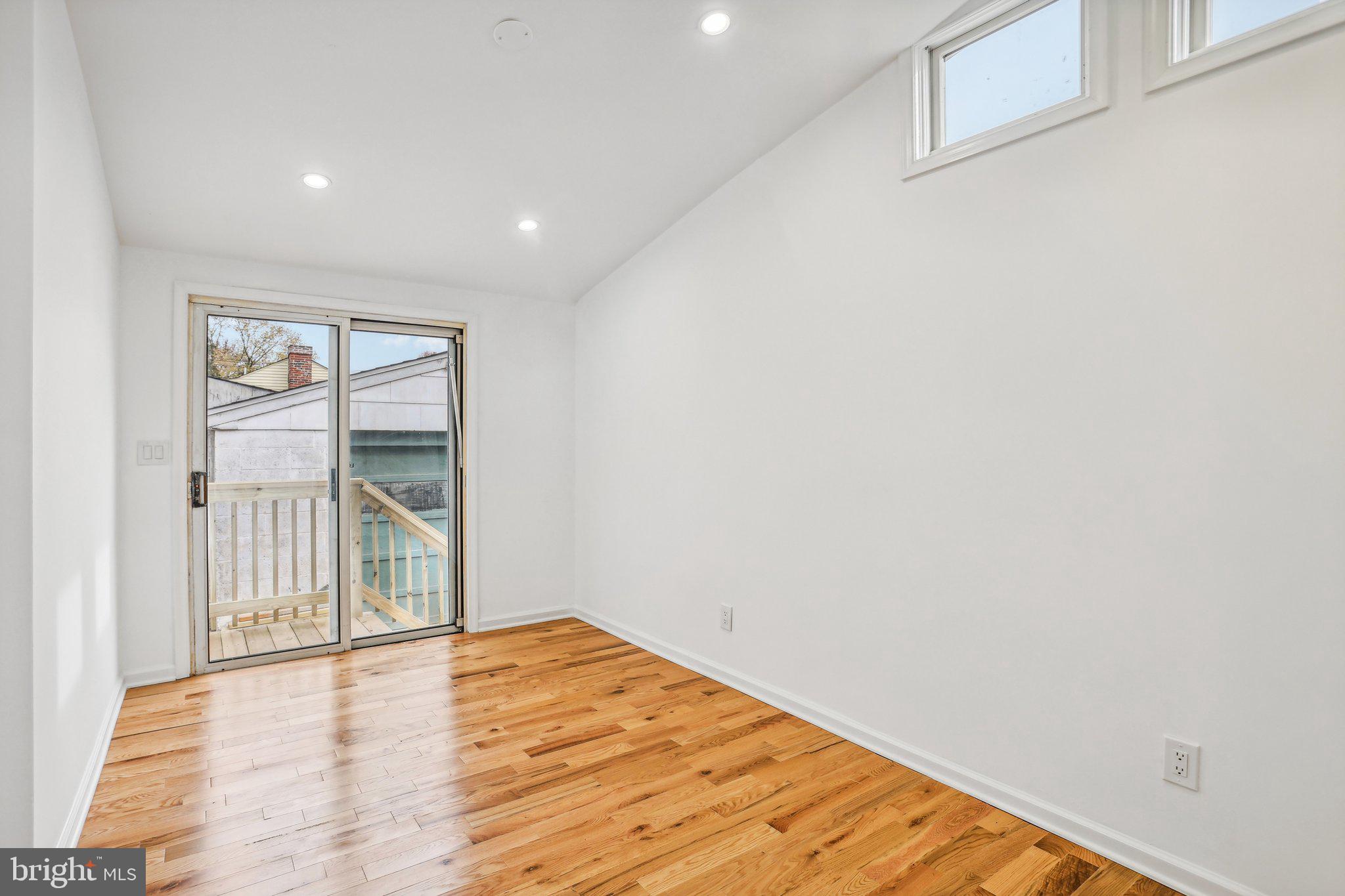 COLMAR MANOR - Residential