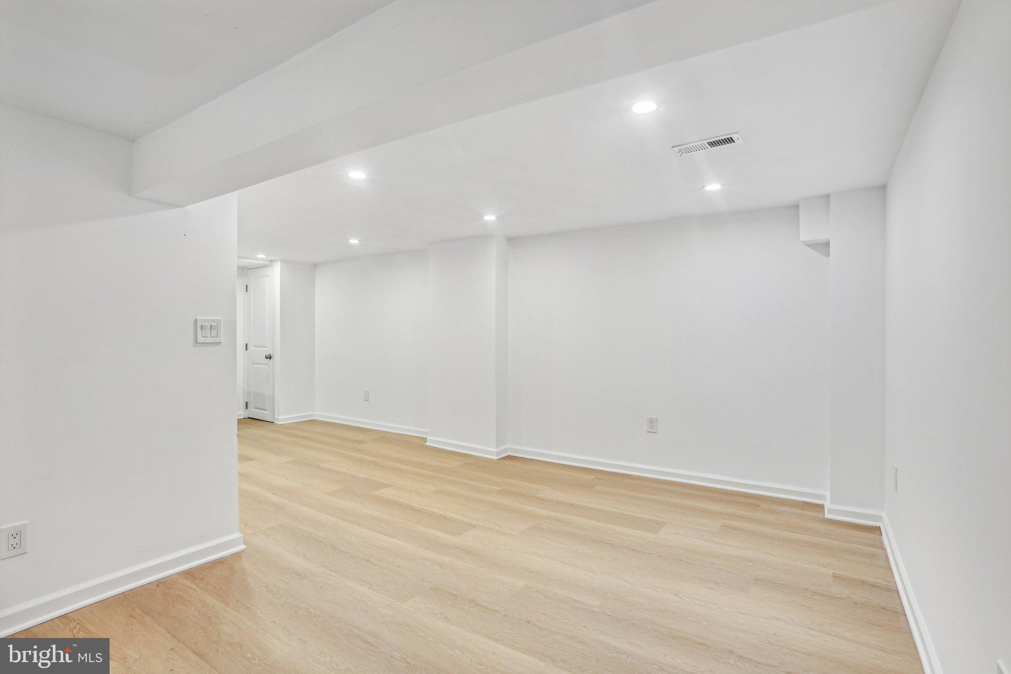 COLMAR MANOR - Residential