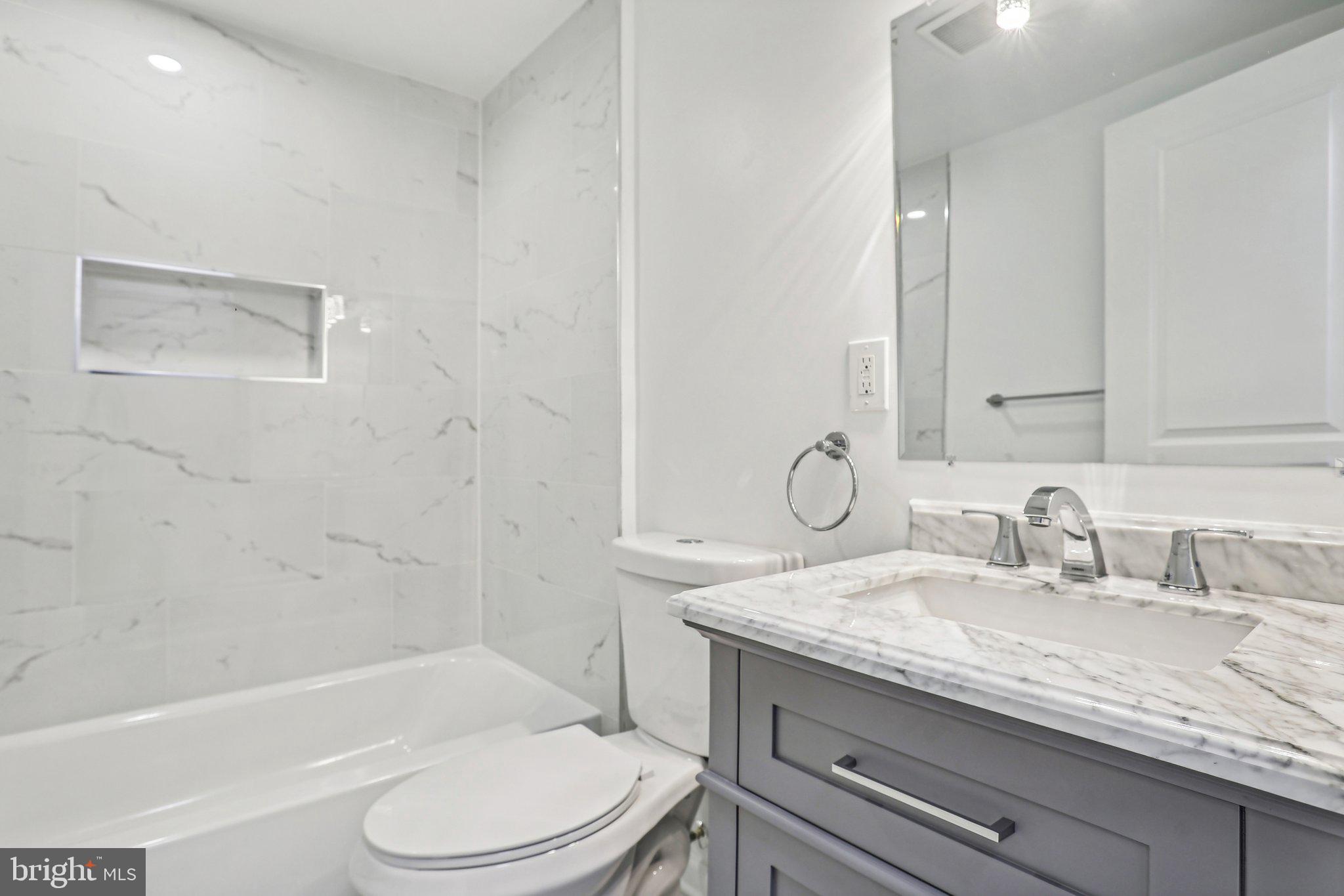 COLMAR MANOR - Residential