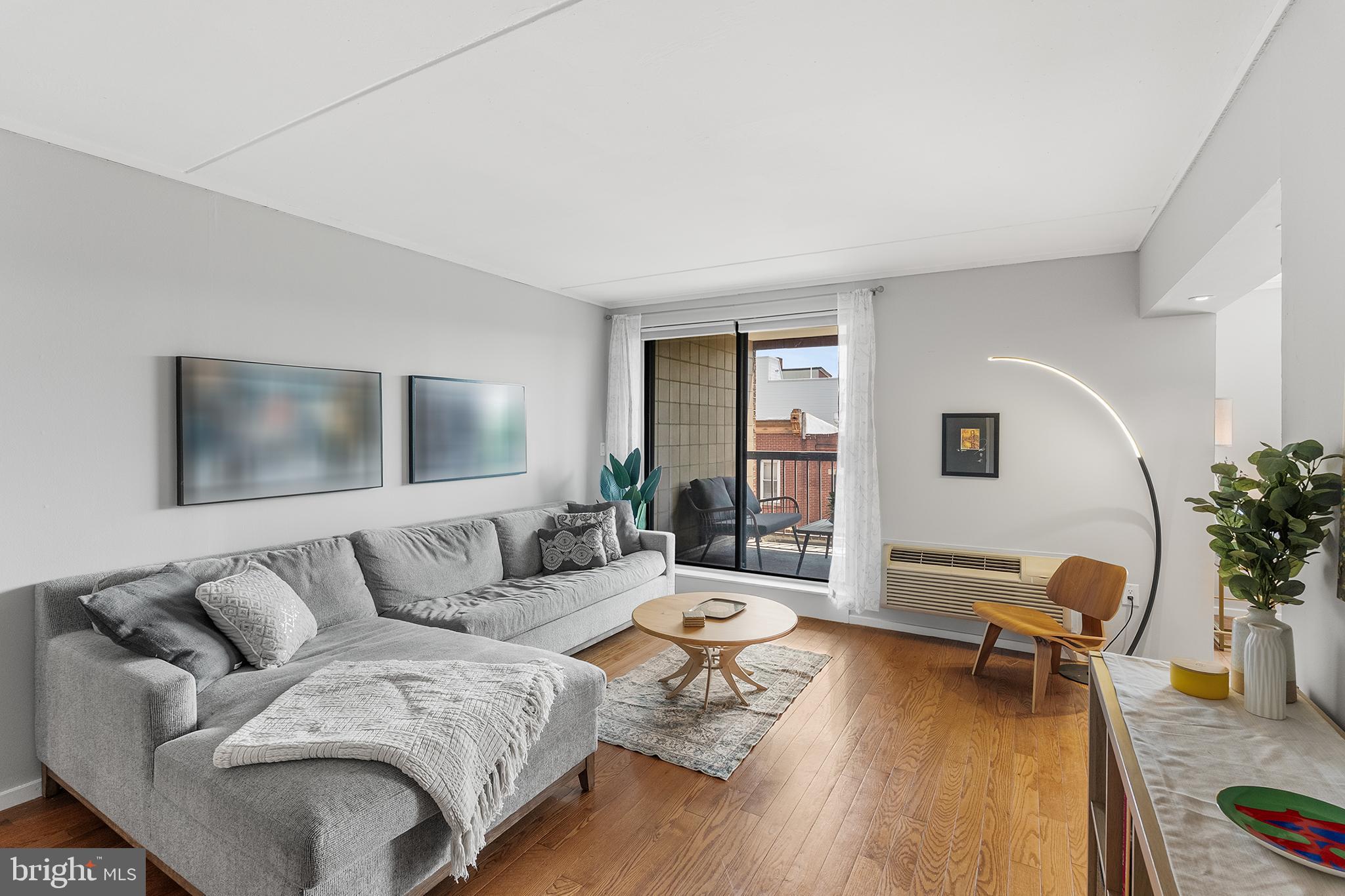 200 LOMBARD STREET 10 528