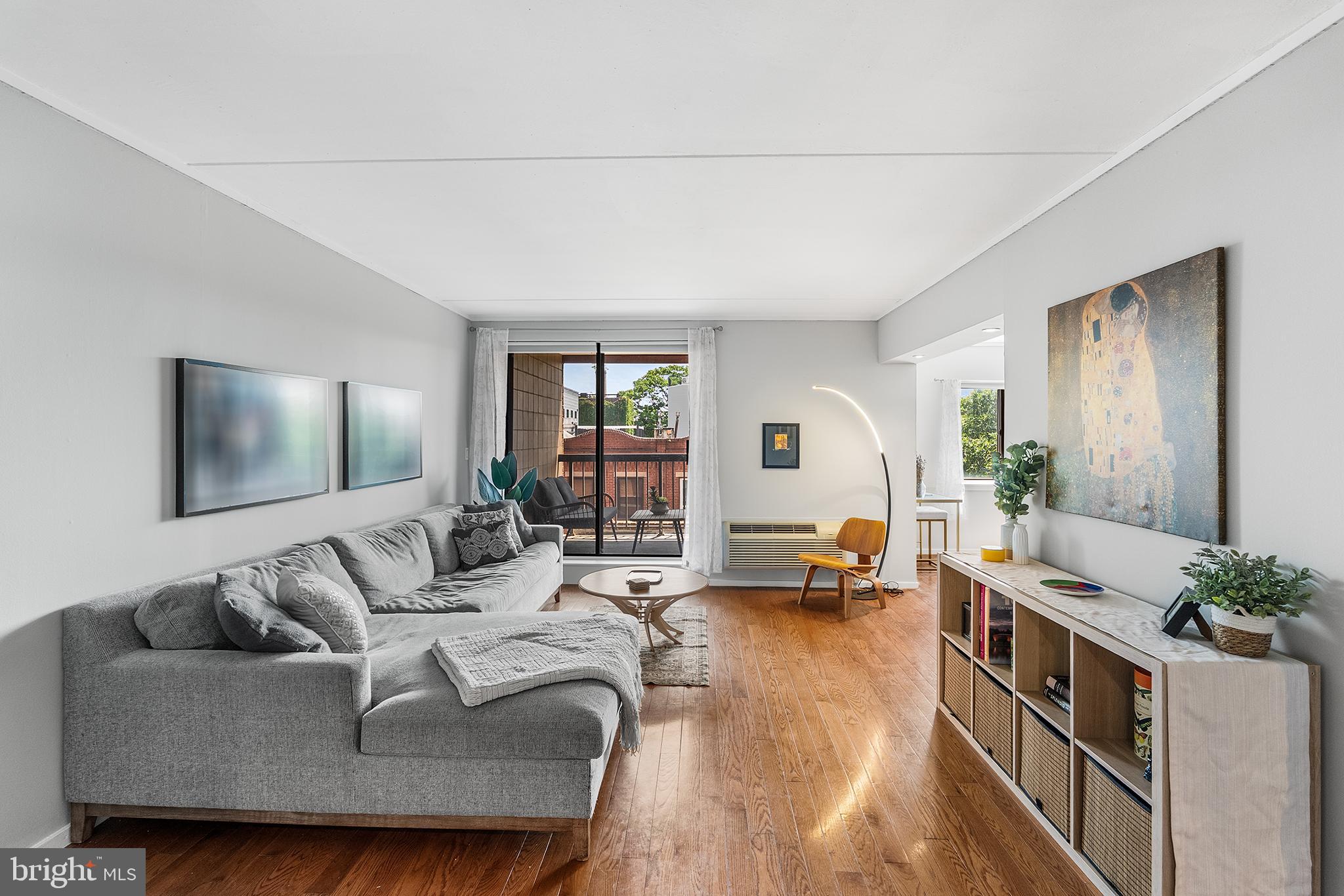 200 LOMBARD STREET 10 528
