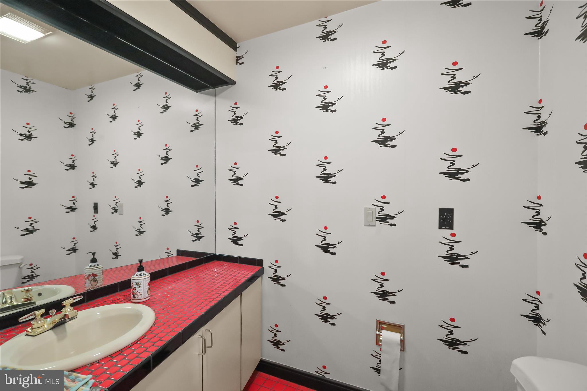 SCHOOL LANE HILLS - Residential