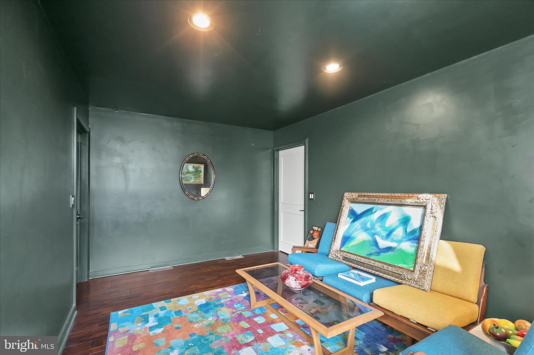 SCHOOL LANE HILLS - Residential