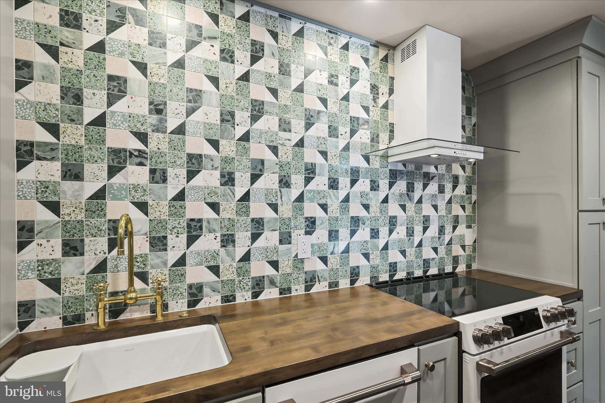 SCHOOL LANE HILLS - Residential