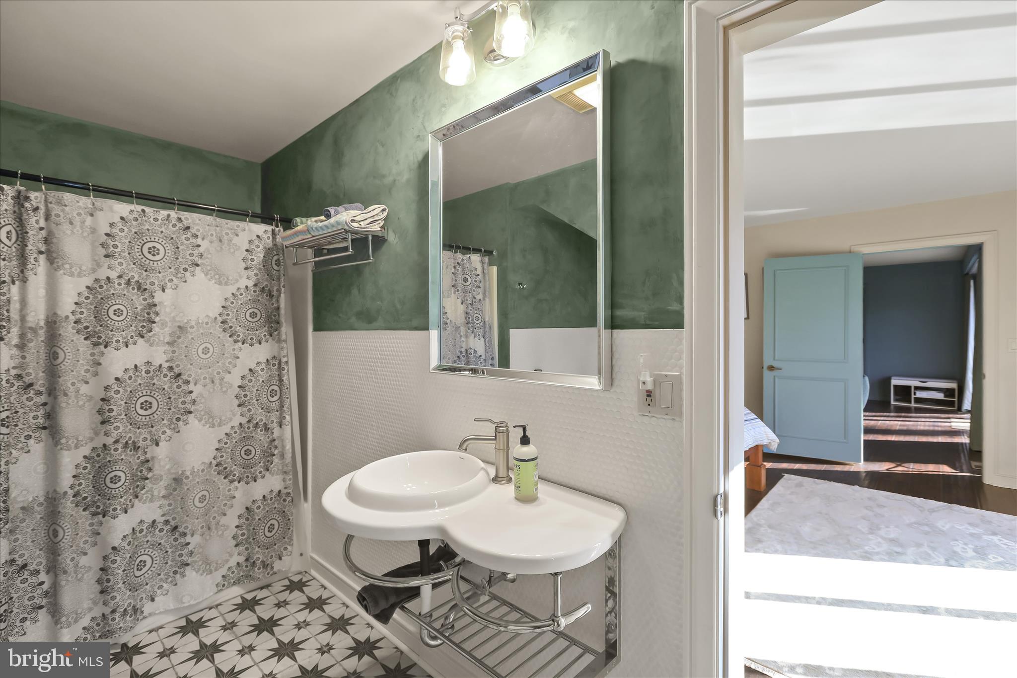 SCHOOL LANE HILLS - Residential