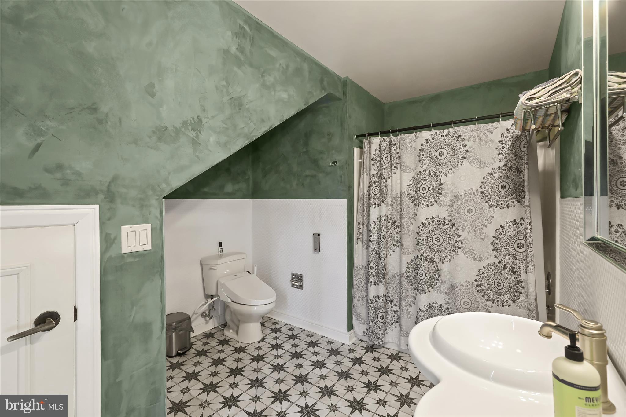 SCHOOL LANE HILLS - Residential