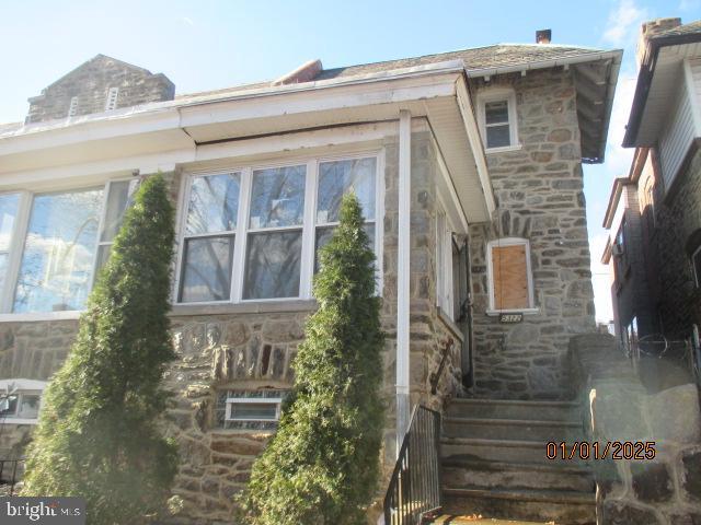 Great opportunity to make this home your own. Twin home offering sun filled enclosed front porch, just perfect for that first cup of morning coffee or to sit quietly and read your favorite book, living room with faux fireplace, formal dining room and kitchen. Second floor offers three bedrooms and full tiled bath. 1/2 bath in partially finished basement leading to alley with parking and 1 car garage. Close to public transportation, shopping, area restaurants and major highways. Proof of funds are needed with all cash offers and mortgage pre-approval is required for financed offers. Buyer is responsible for obaining the city certification. Buyer pays all transfer tax. This property is eligible under the Freddie Mac first look initiative through 06/18/2025.
There are multiple offers. Highest and best due back by 6/3/2025 at 10:00 am.