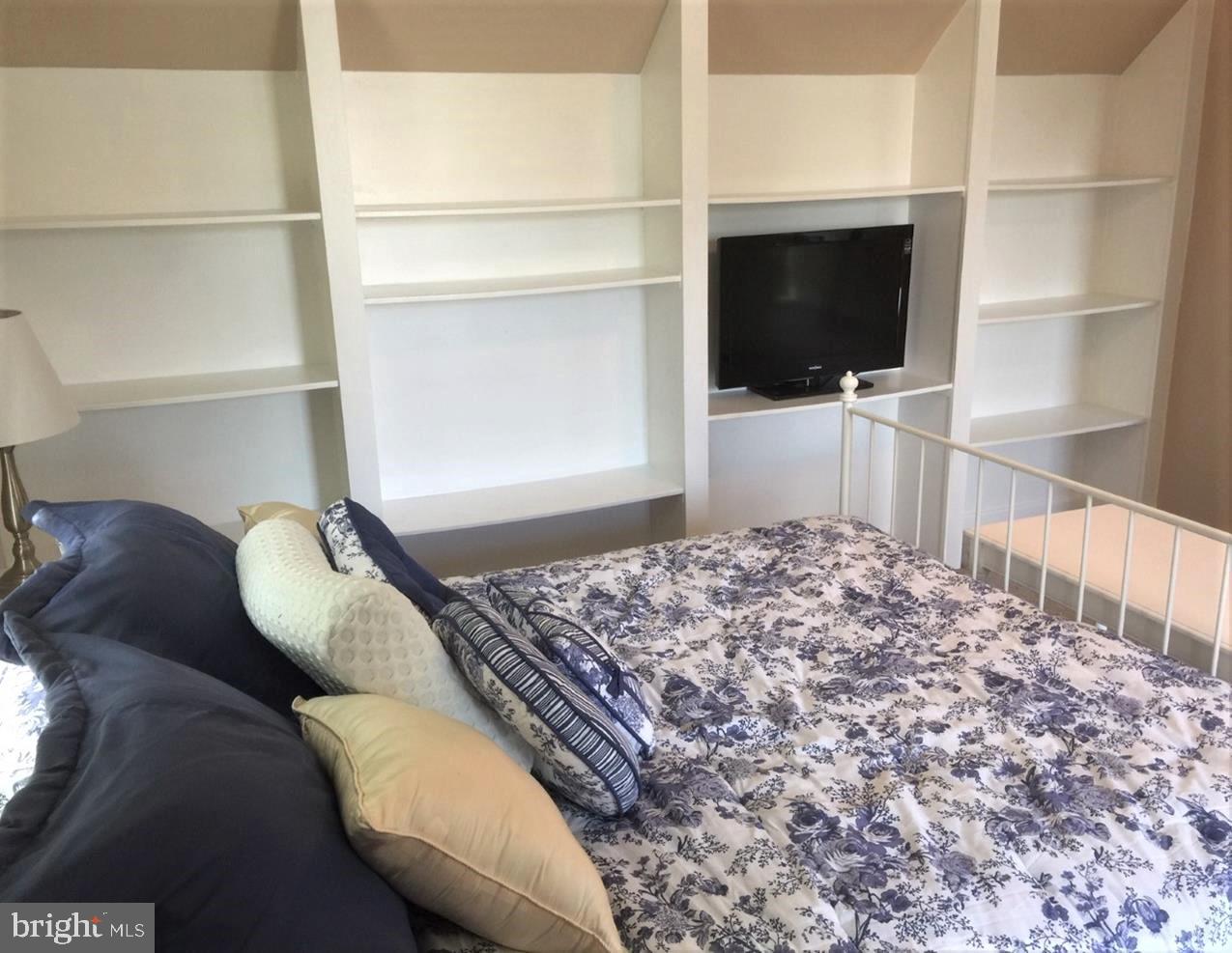 GRADYS WALK - Residential