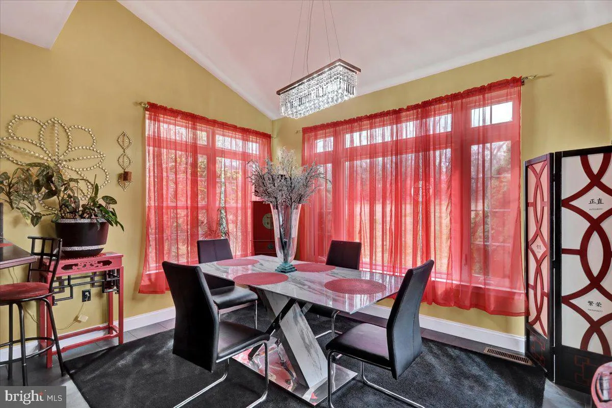 Reading, Pennsylvania 19607, United States, 5 Bedrooms Bedrooms, ,5 BathroomsBathrooms,Residential,Pending,100716