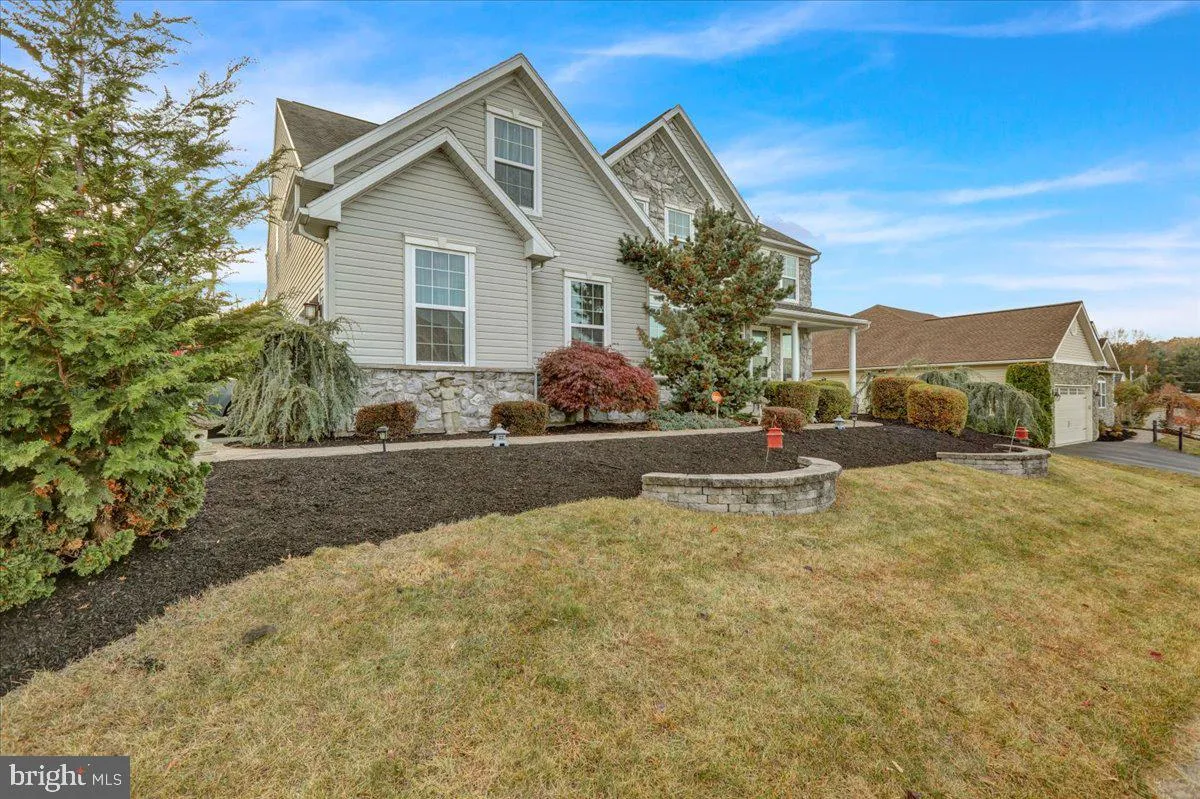 Reading, Pennsylvania 19607, United States, 5 Bedrooms Bedrooms, ,5 BathroomsBathrooms,Residential,Pending,100716