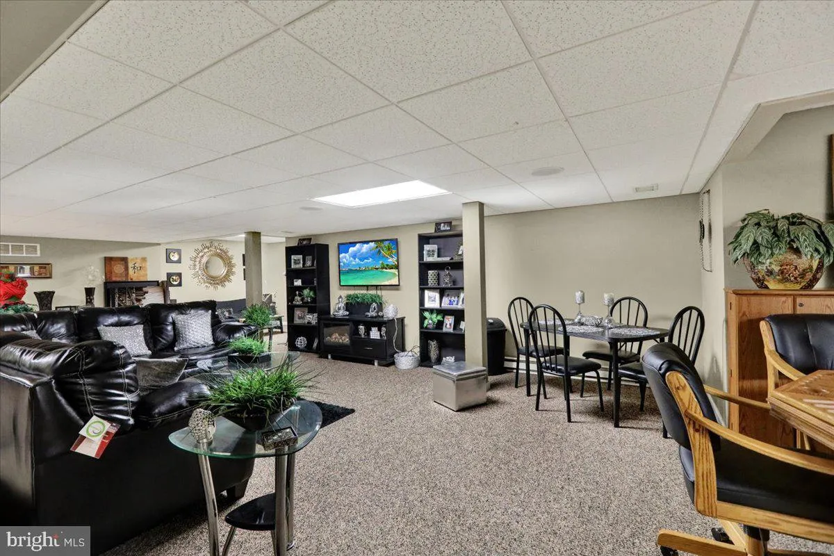 Reading, Pennsylvania 19607, United States, 5 Bedrooms Bedrooms, ,5 BathroomsBathrooms,Residential,Pending,100716