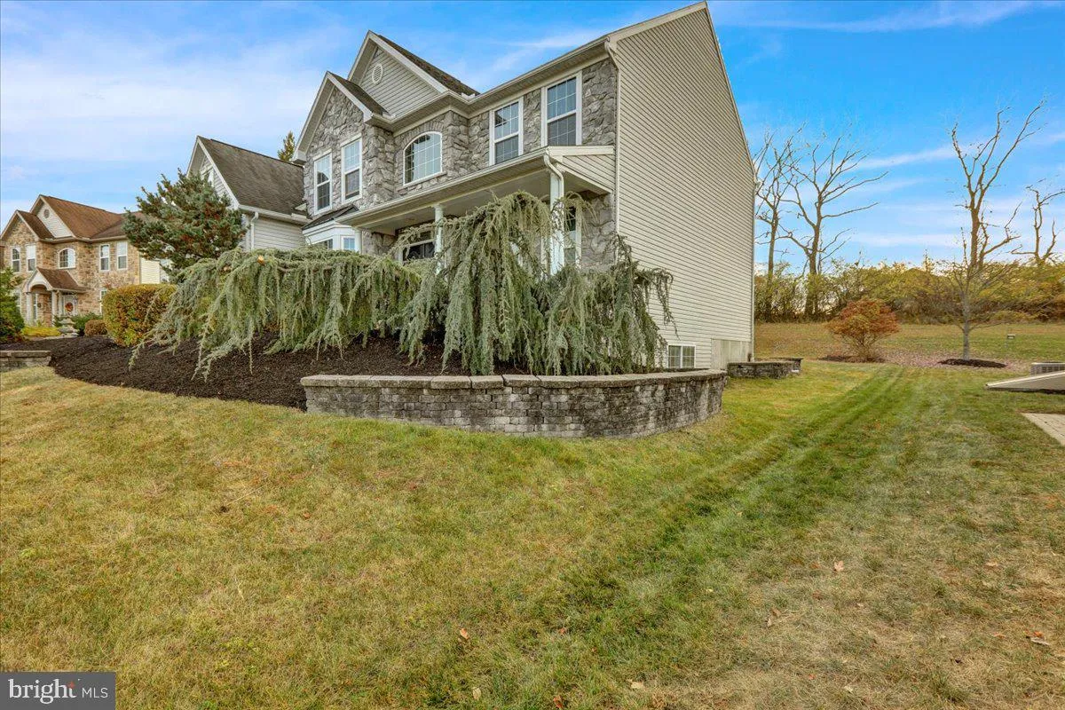 Reading, Pennsylvania 19607, United States, 5 Bedrooms Bedrooms, ,5 BathroomsBathrooms,Residential,Pending,100716