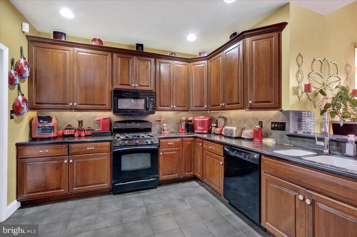 Reading, Pennsylvania 19607, United States, 5 Bedrooms Bedrooms, ,5 BathroomsBathrooms,Residential,Pending,100716