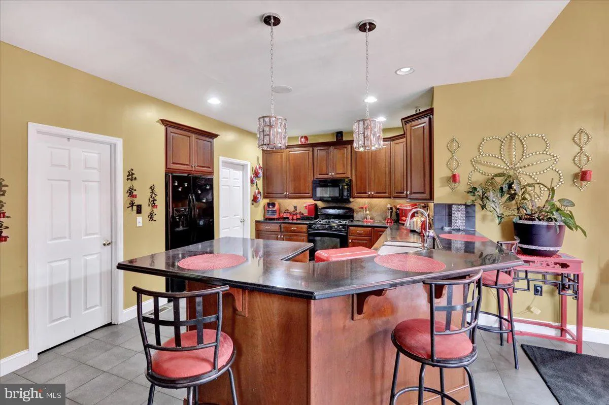 Reading, Pennsylvania 19607, United States, 5 Bedrooms Bedrooms, ,5 BathroomsBathrooms,Residential,Pending,100716