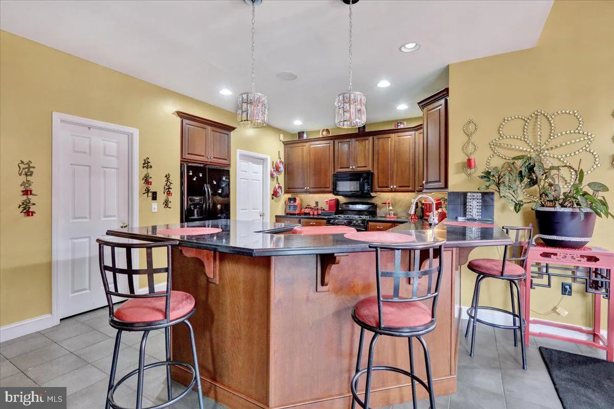 Reading, Pennsylvania 19607, United States, 5 Bedrooms Bedrooms, ,5 BathroomsBathrooms,Residential,Pending,100716