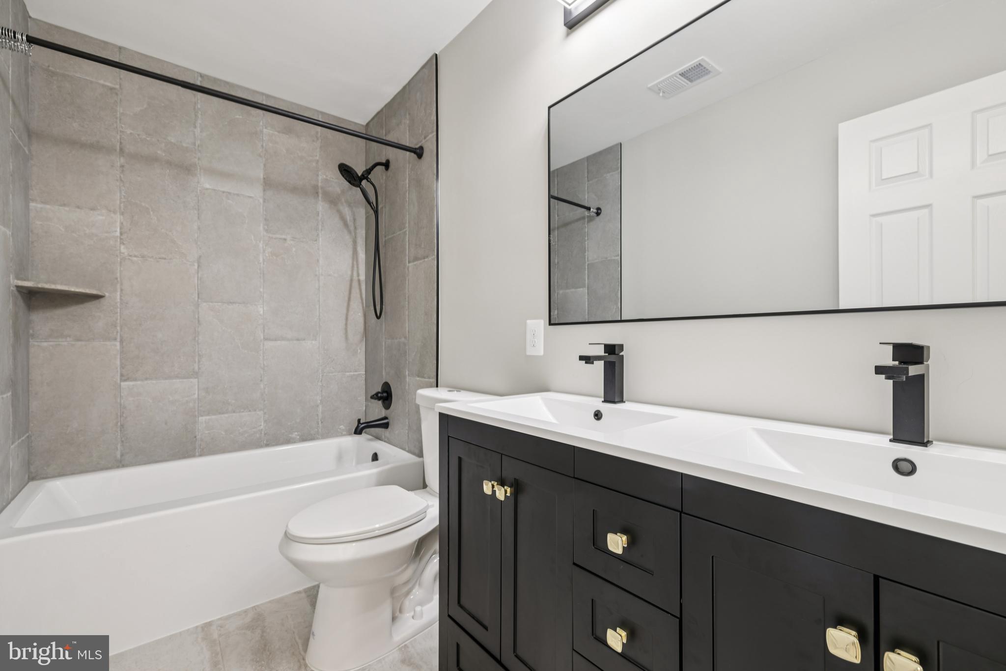 VILLAGE OF RIVER HILL - Residential