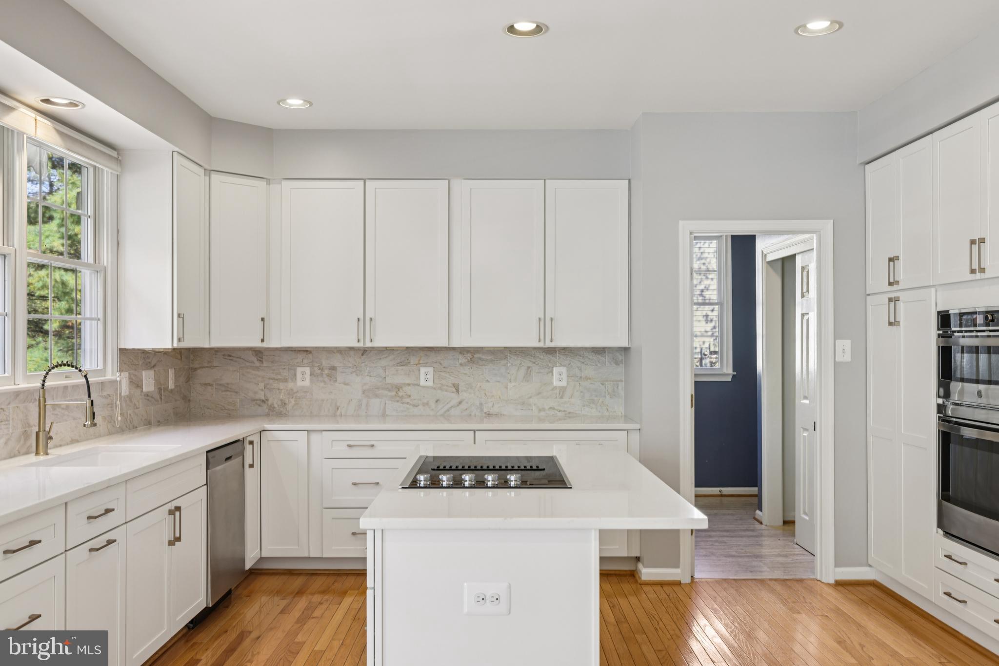 VILLAGE OF RIVER HILL - Residential