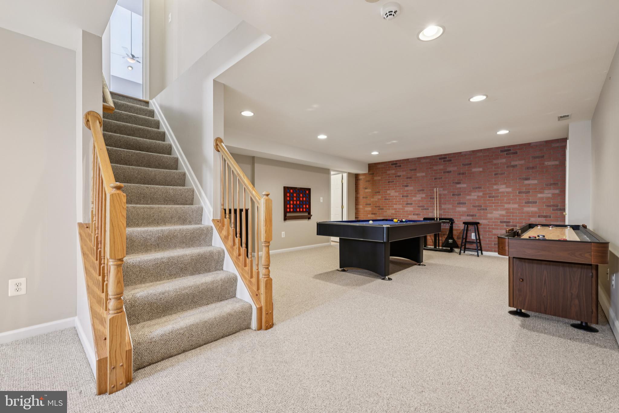 VILLAGE OF RIVER HILL - Residential