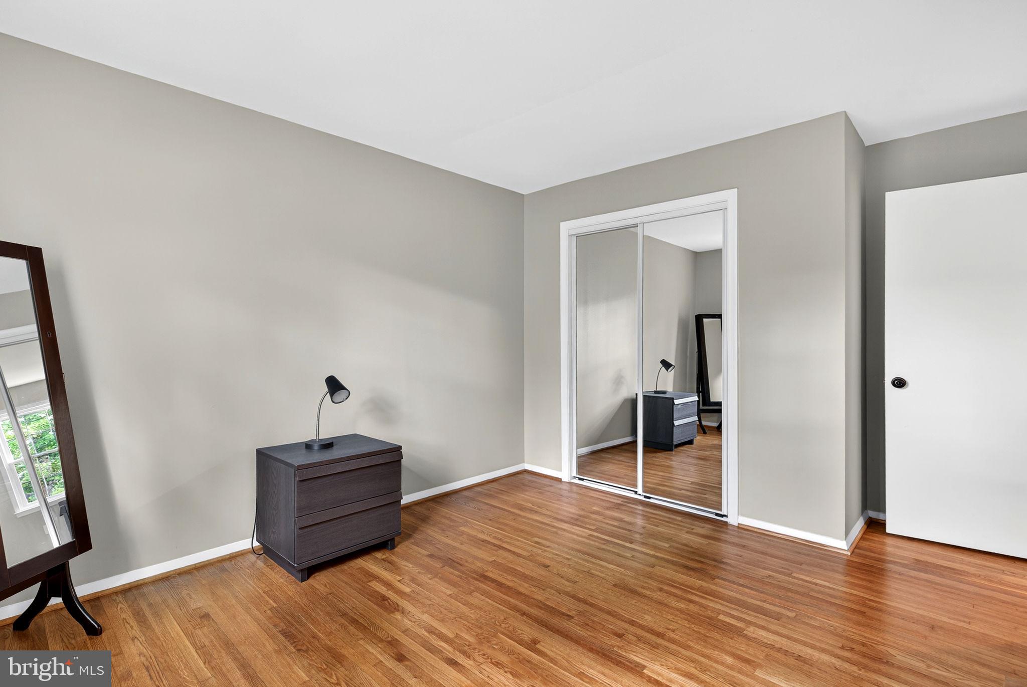 CARDINAL SQUARE - Residential