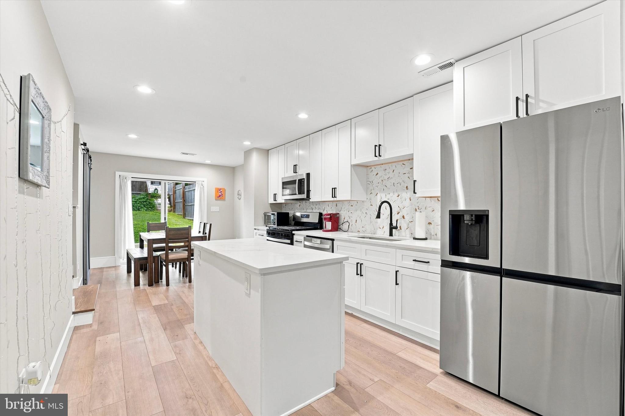 126 W HECTOR STREET