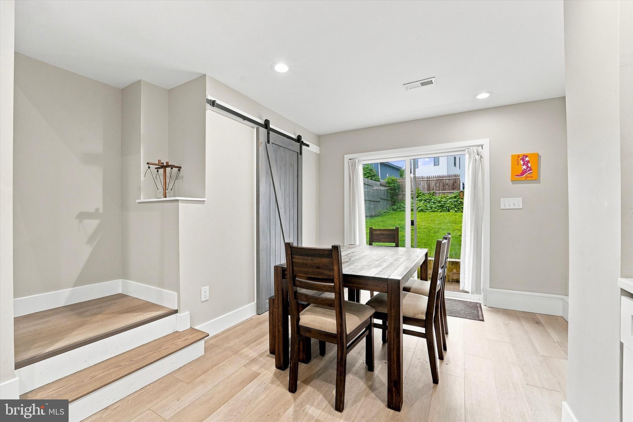 126 W HECTOR STREET