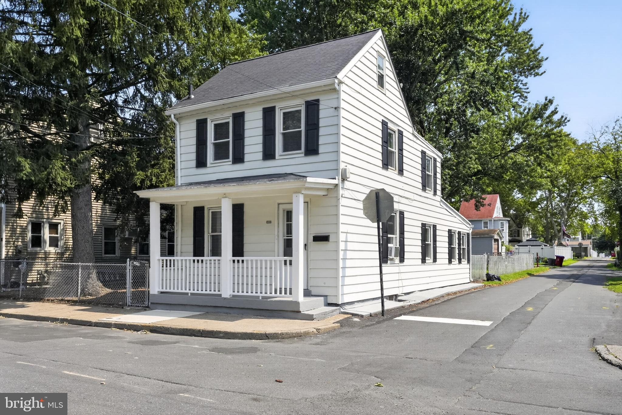 517 MAPLE STREET