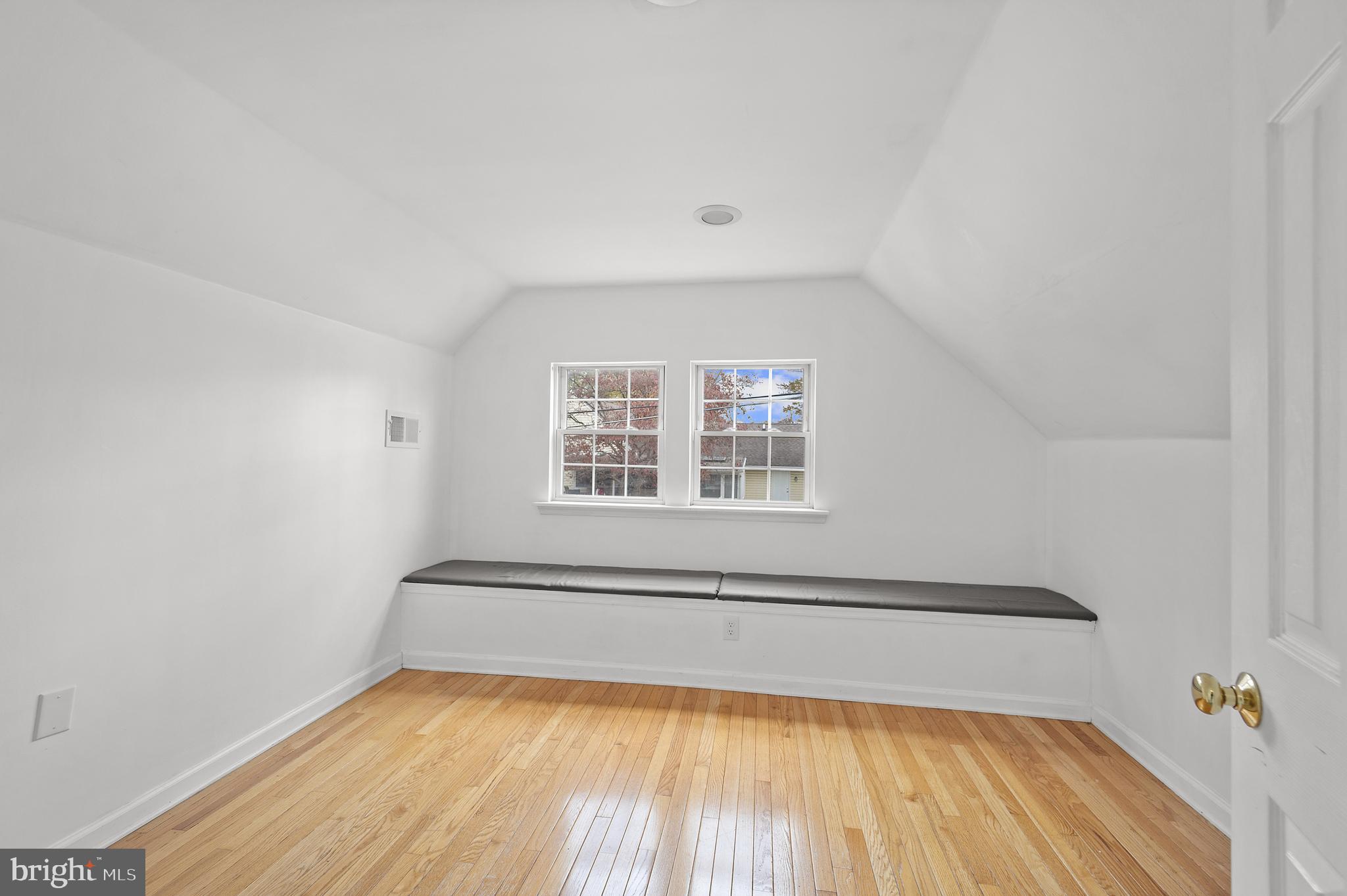 SNOWBALL GATE - Residential