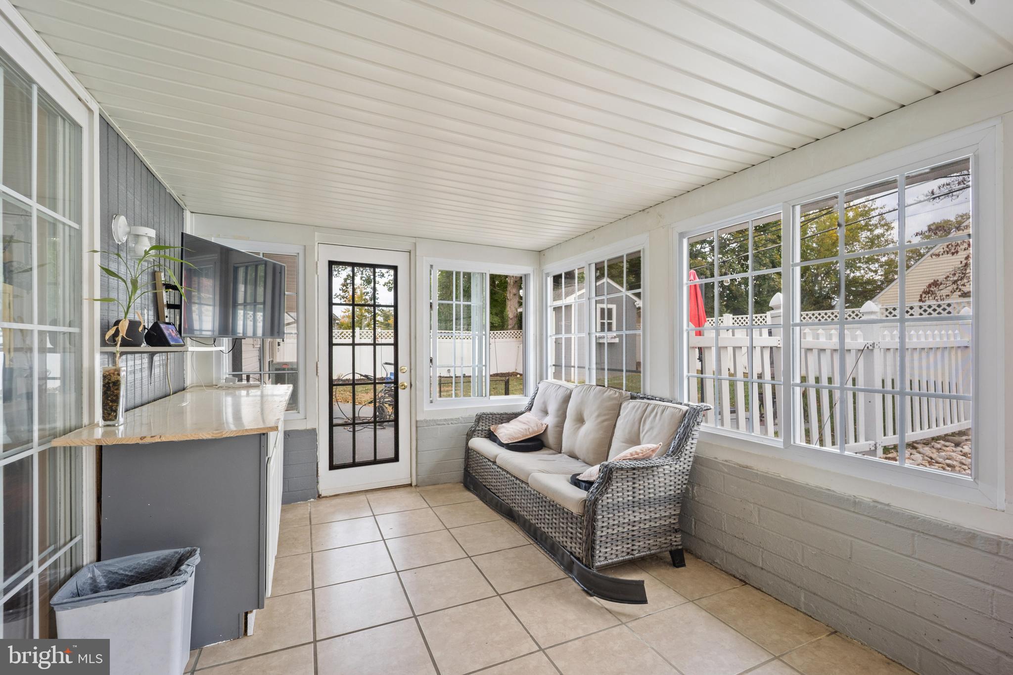 SNOWBALL GATE - Residential