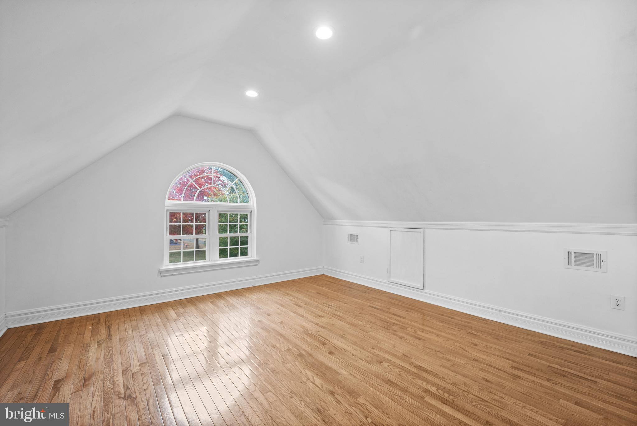 SNOWBALL GATE - Residential