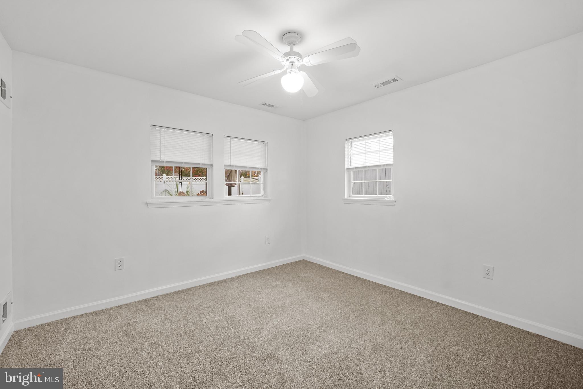 SNOWBALL GATE - Residential