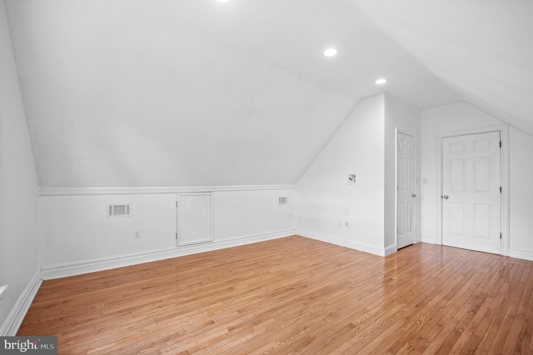 SNOWBALL GATE - Residential