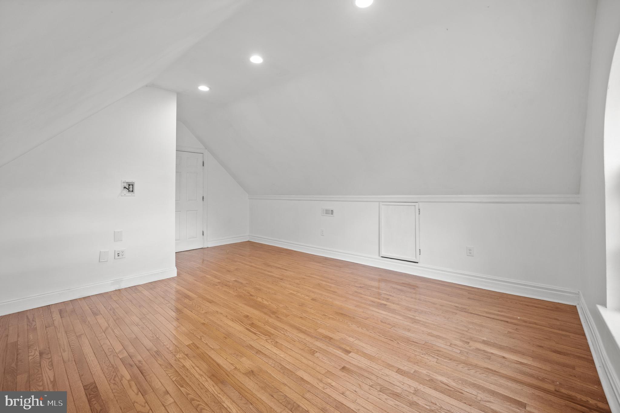 SNOWBALL GATE - Residential