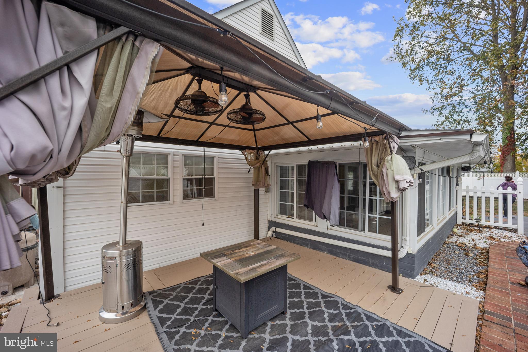 SNOWBALL GATE - Residential