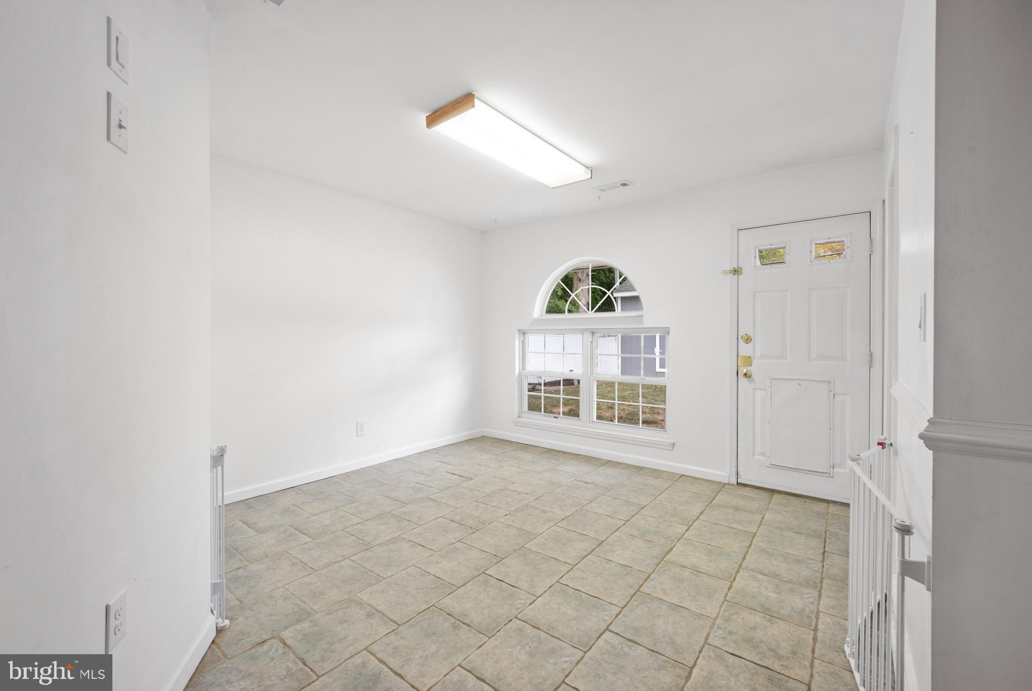 SNOWBALL GATE - Residential