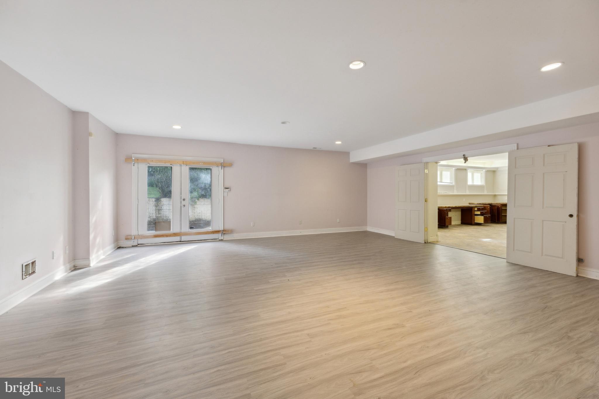 POTOMAC MANOR - Residential