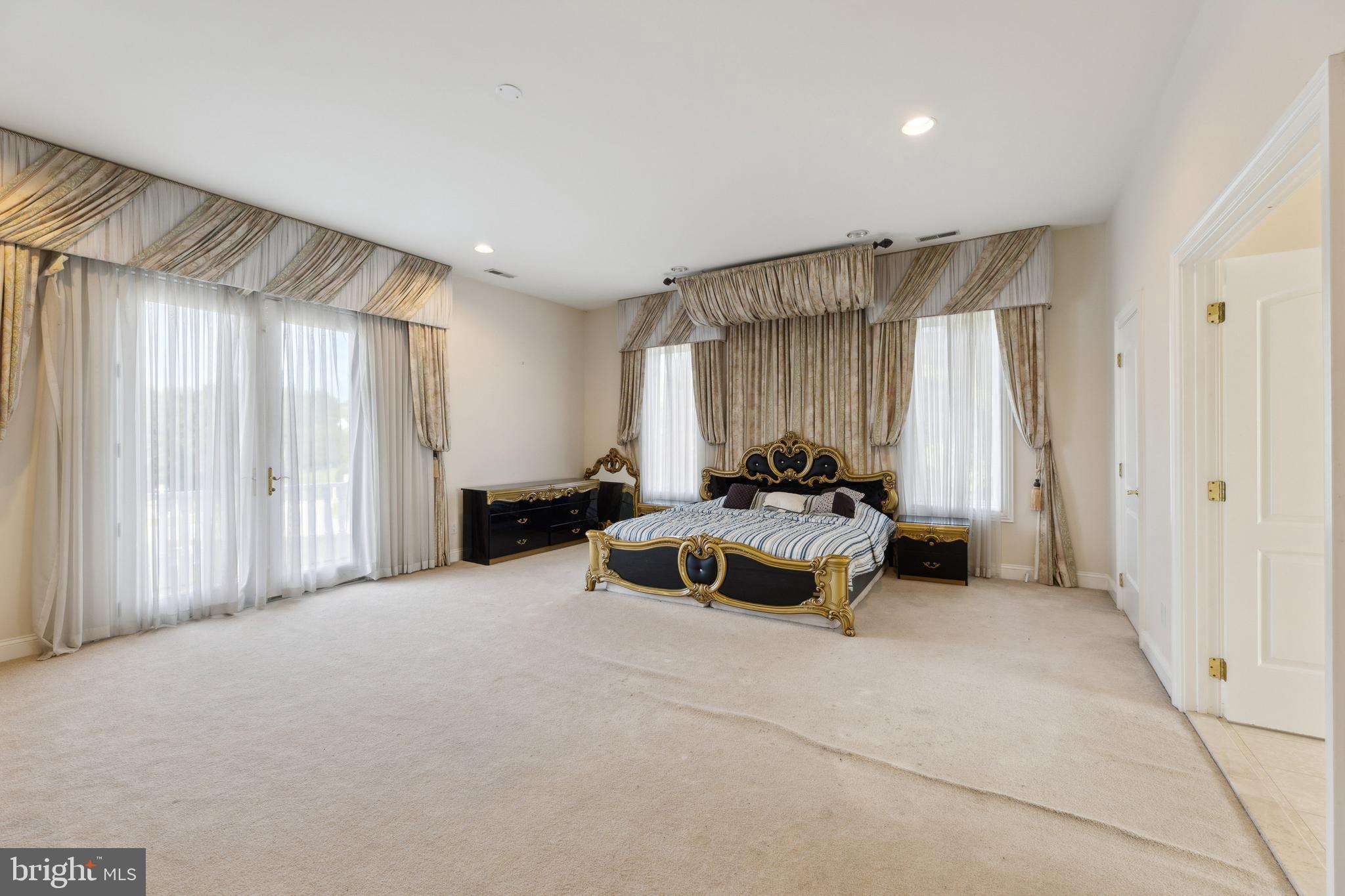 POTOMAC MANOR - Residential