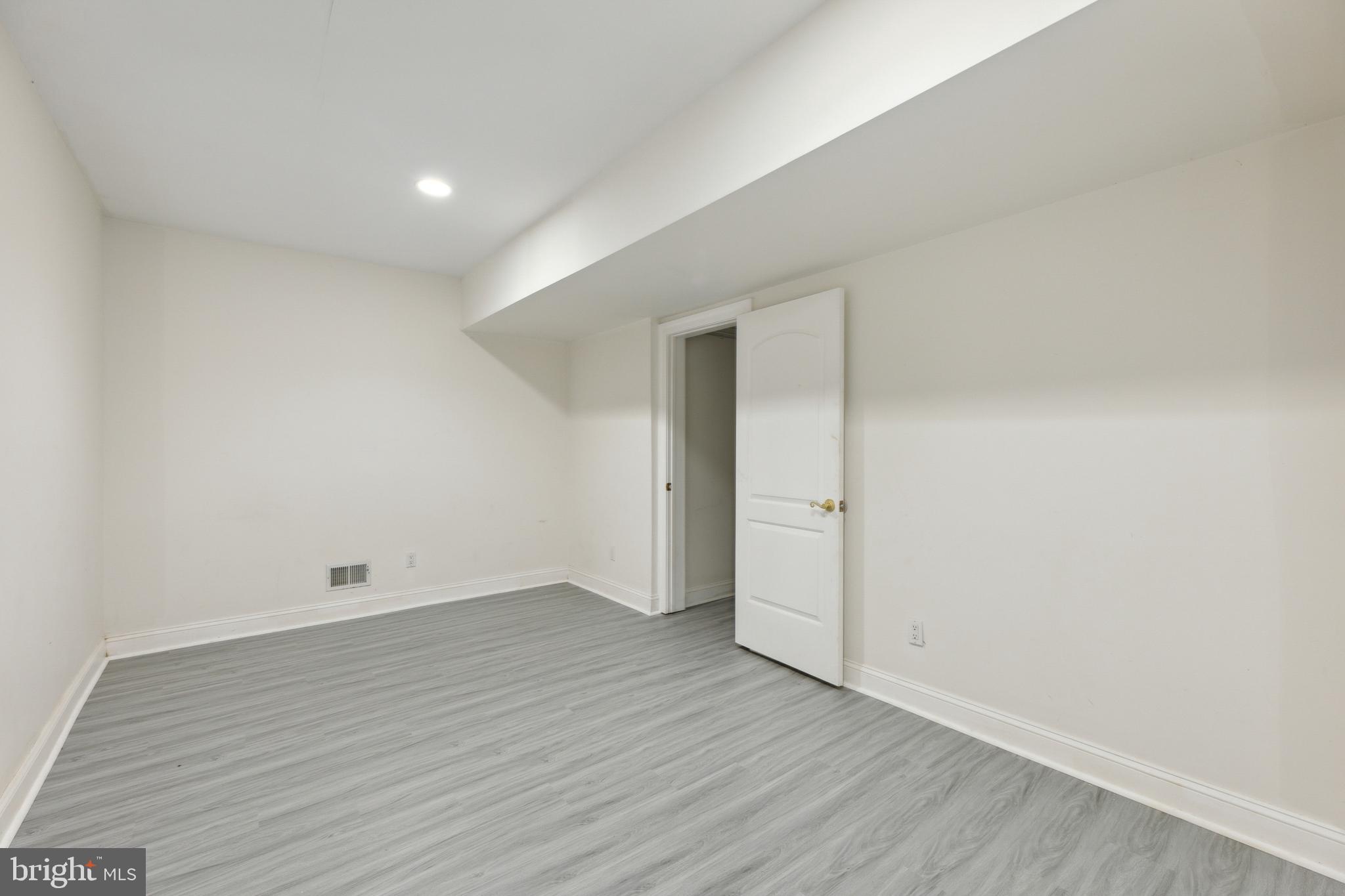 POTOMAC MANOR - Residential