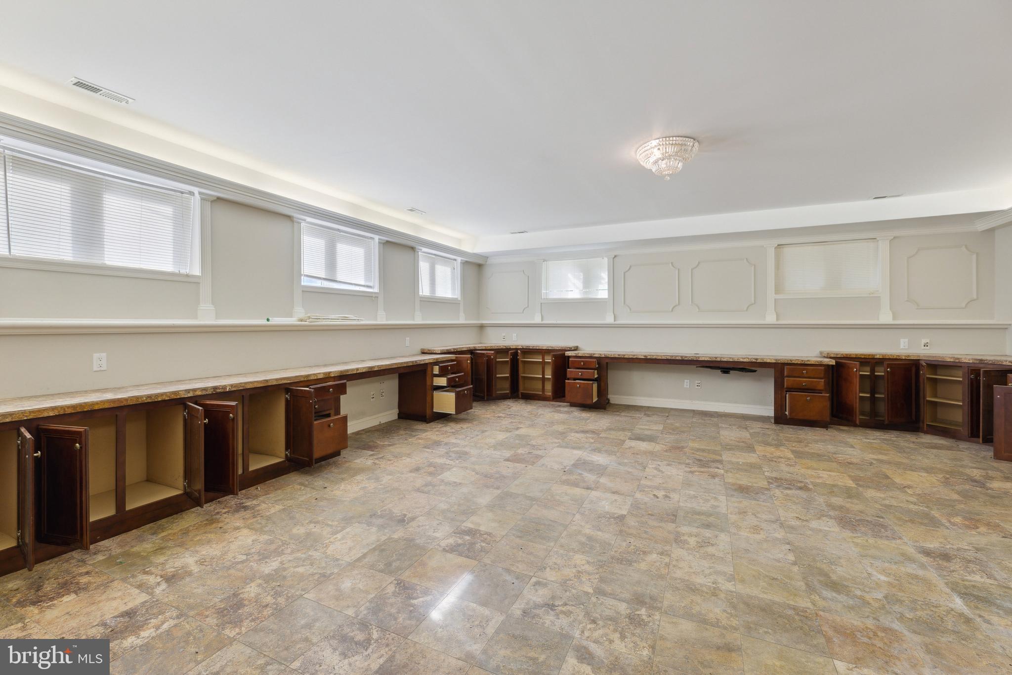 POTOMAC MANOR - Residential