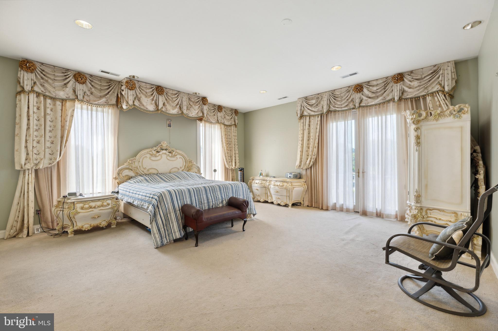 POTOMAC MANOR - Residential