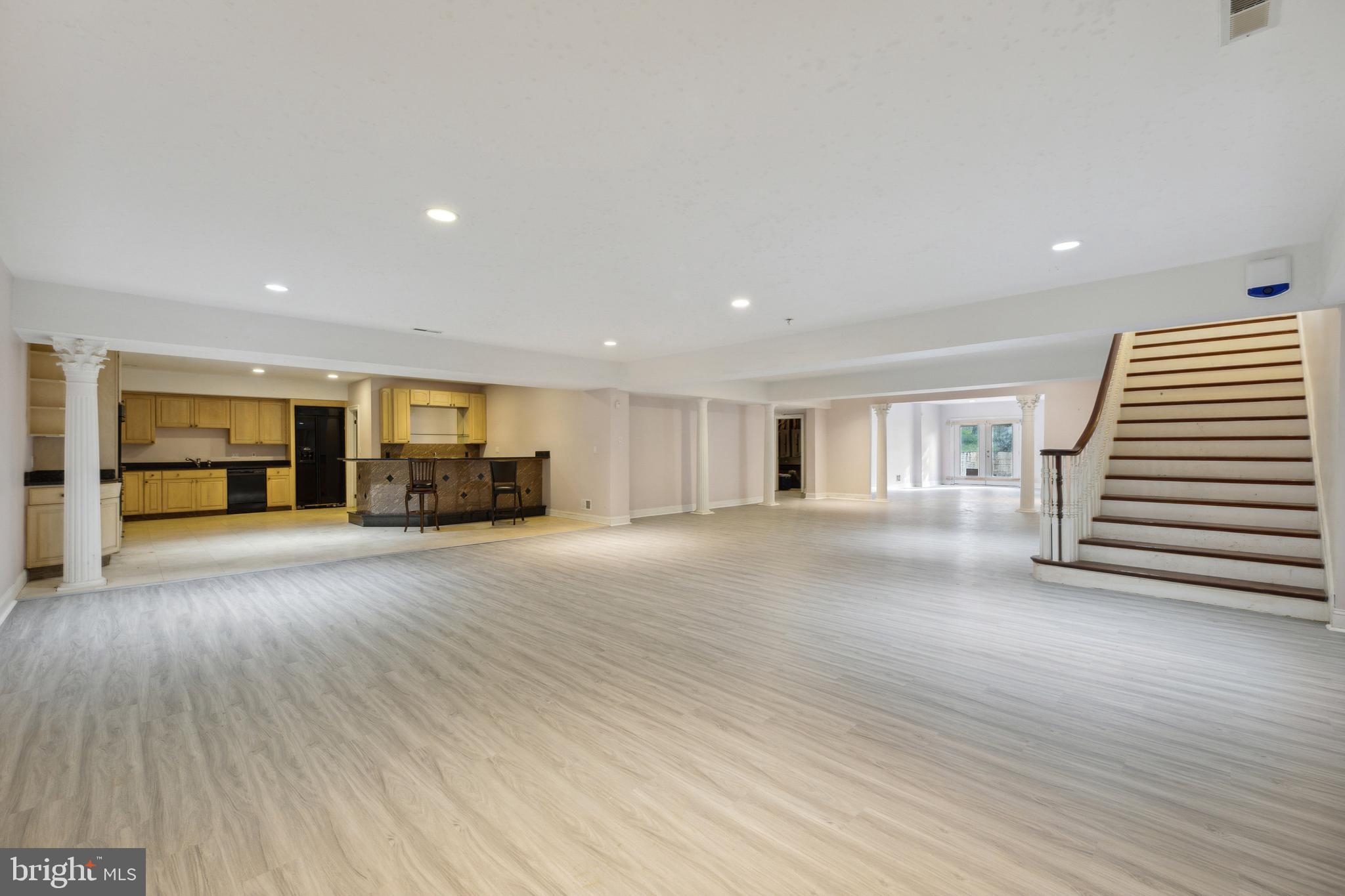 POTOMAC MANOR - Residential