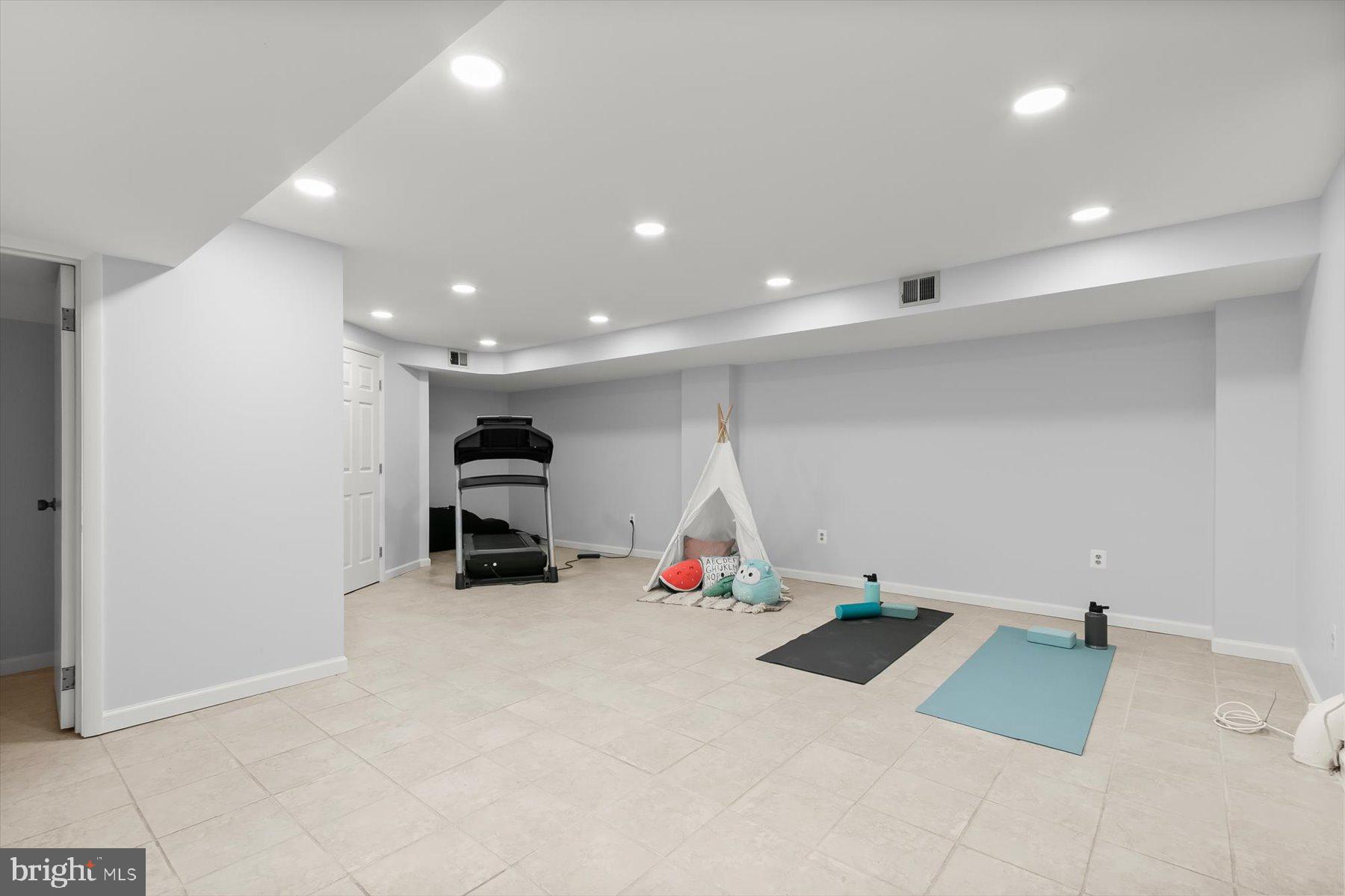 CARDEROCK SPRINGS - Residential