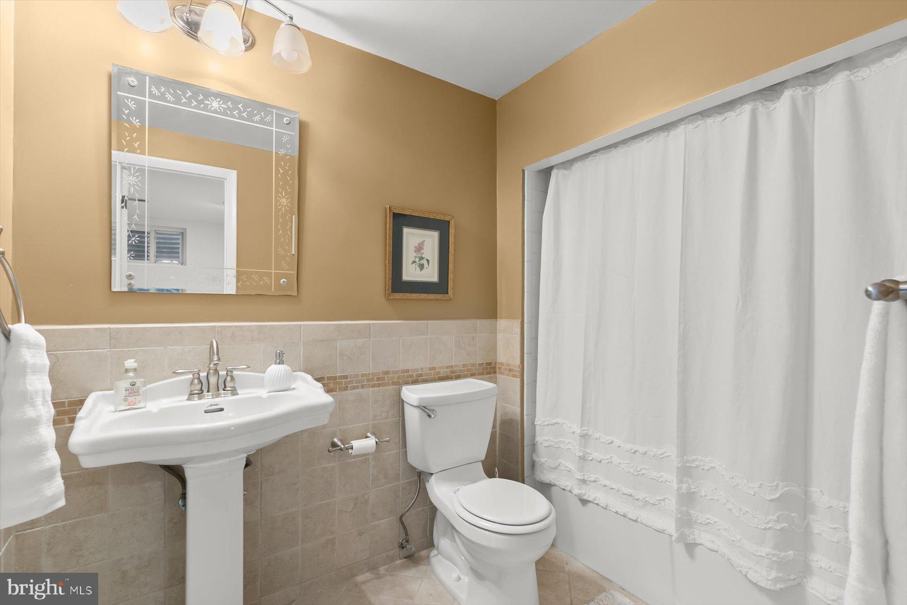 CARDEROCK SPRINGS - Residential